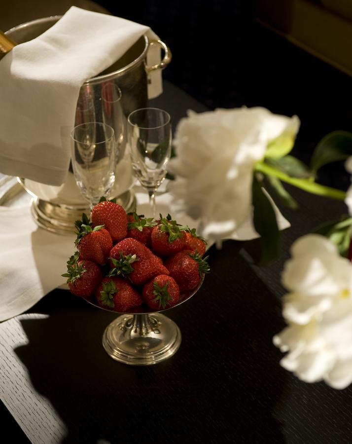 Yh Jacuzzi Suite Rome Exterior photo