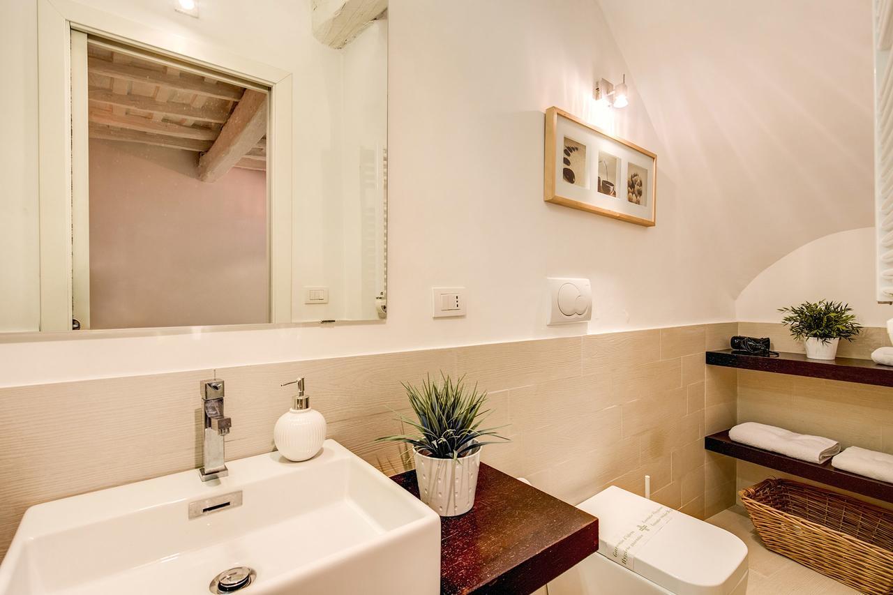 Yh Jacuzzi Suite Rome Exterior photo